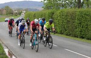 Course de Corcelles : Échappée belle d'Alexandre en catégorie 1/2 ; Aloïs au pied du podium en 3° !