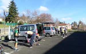 Préparatifs sur le parking de Pollionnay