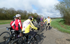 Petite pause regroupement en haut de la bosse de Gévrieux.