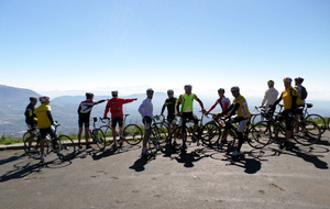 Dans la descente de Cuvéry, une petite pause pour admirer la vue sur les Alpes