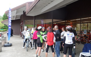 Dernières arrivées vers 14h30 pour le dernier groupe parti à 9h00 sur le 100 km. Apparemment les féminines ont apprécié la balade !