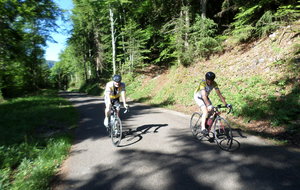 Allez Dom ! Il y a sprint à la pancarte Colliard !!