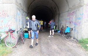 Privatisation d'un tunnel par Didier pour nous offrir une pause repas au sec !