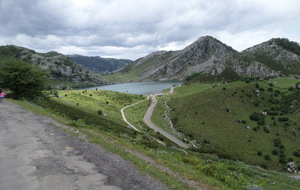 Les lacs de Covadonga. Paysage magnifique en haut d'une sévère et longue ascension.