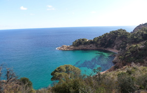 Vue de la corniche au nord de Tossa de Mar.