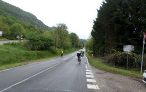 En bas de la descente du Col de Fays, un carrefour d'habitude compliqué à tenir, aujourd'hui bien calme avec cette météo.