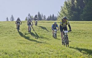 Le Jura de Haut en Bas